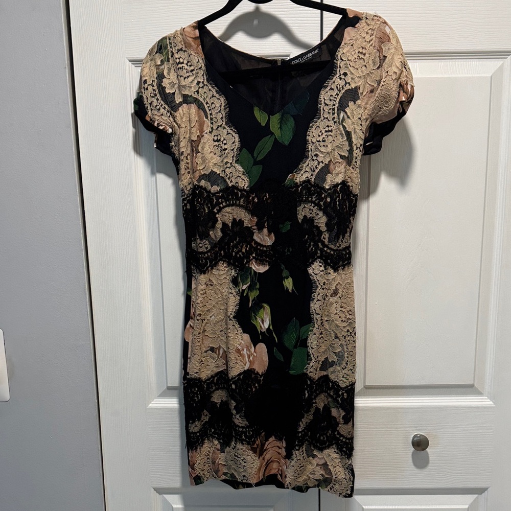 Dolce and Gabanna Elegant Lace Dress